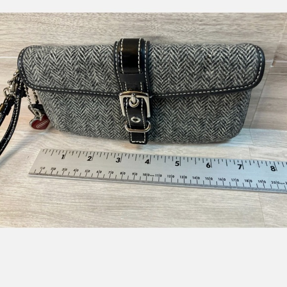 Coach Wool Herringbone Wristlet with hangtag and charm - Picture 6 of 7